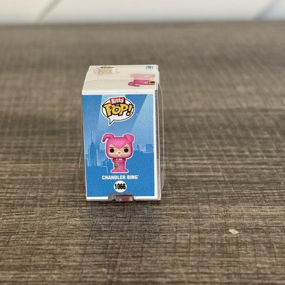 Funko Bitty Rachel Green, Phoebe Buffay, & Chandler Bing Pops - Picture 15 of 15